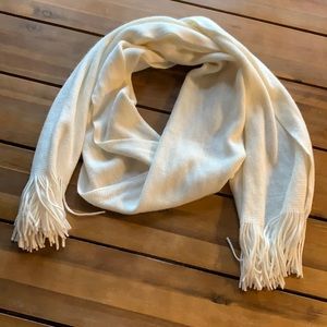 Merona white knit scarf with fringe EUC